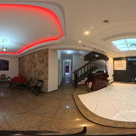 Hostel Blaese Pascal - Hbp กัวรูยุส ภายนอก รูปภาพ