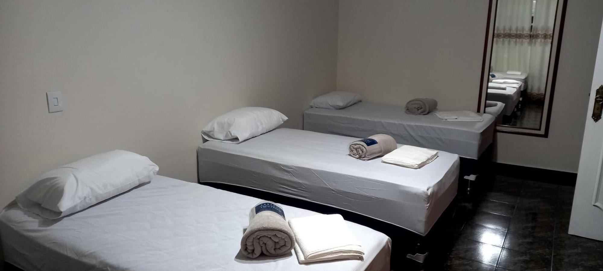 Hostel Blaese Pascal - Hbp กัวรูยุส ภายนอก รูปภาพ