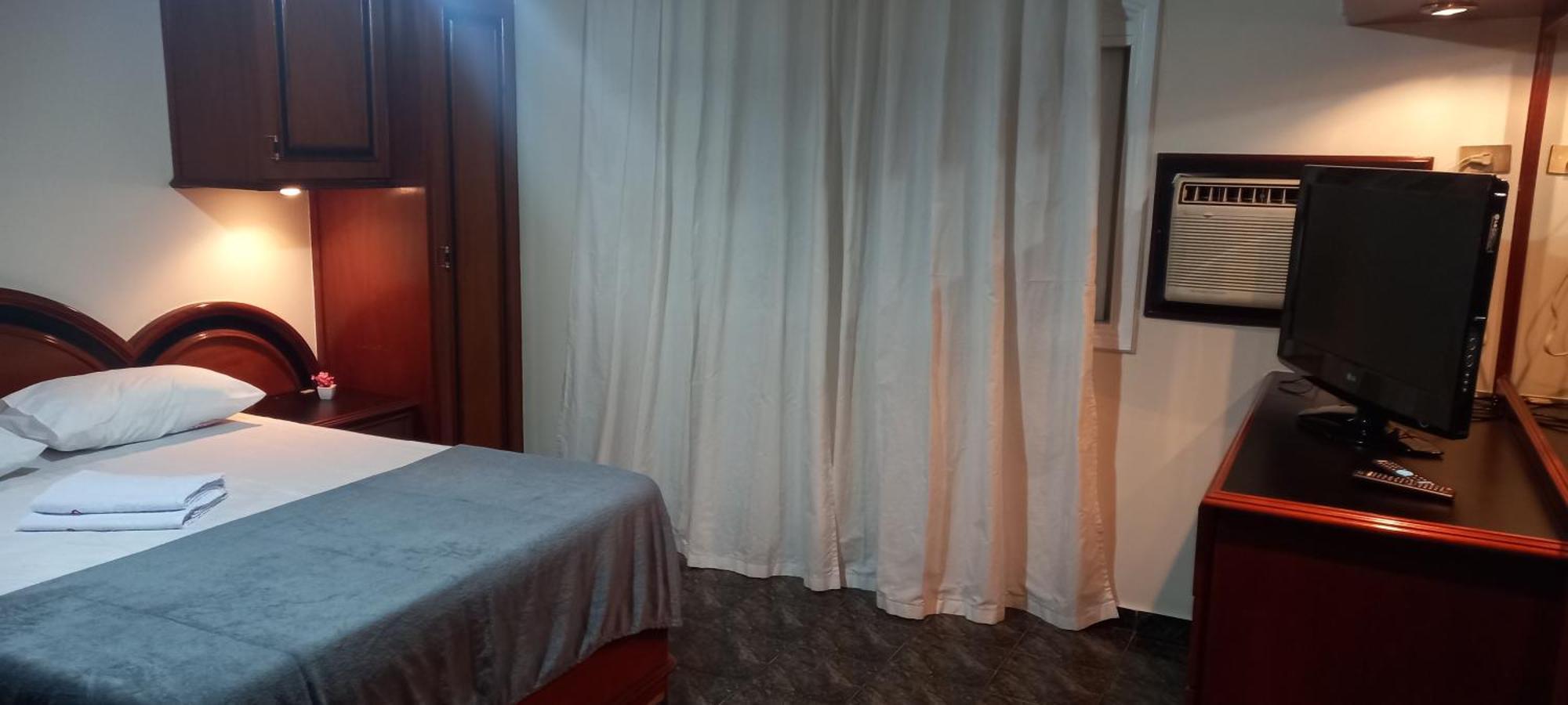 Hostel Blaese Pascal - Hbp กัวรูยุส ภายนอก รูปภาพ
