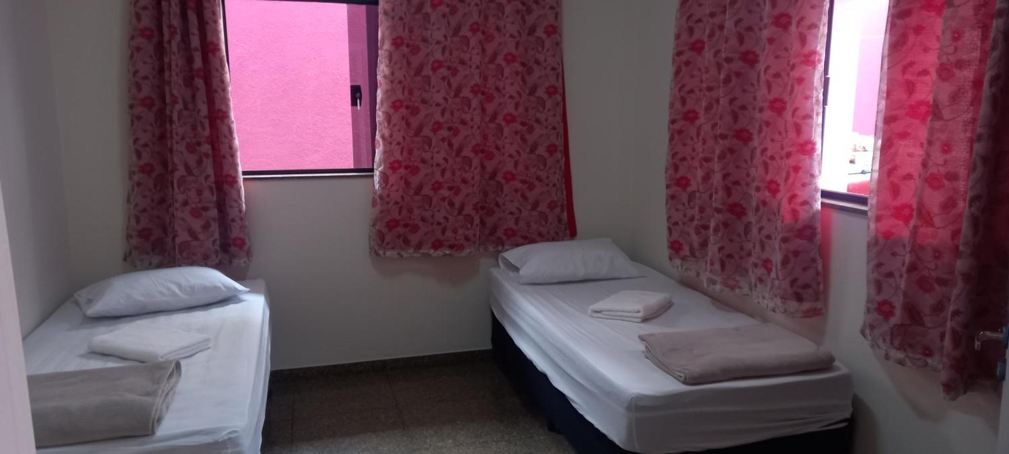 Hostel Blaese Pascal - Hbp กัวรูยุส ภายนอก รูปภาพ